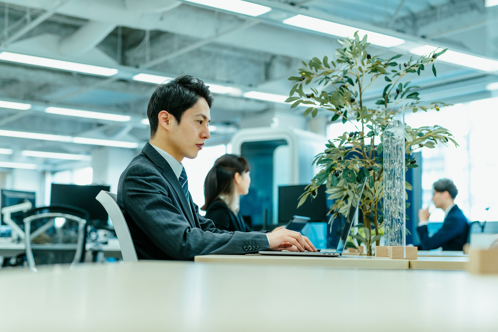 適切なインターネット回線選びで、業務の基盤を整える