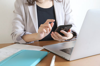 スマホを内線化!外出中でも代表電話に対応|クラウドPBXライト